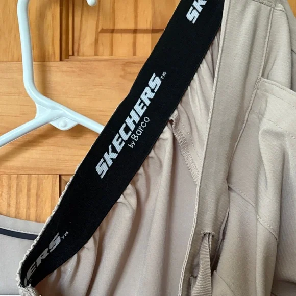 Skechers by Barco Scrub set  Tan V-Neck Short Sleeve M top- S pants - Picture 8 of 9